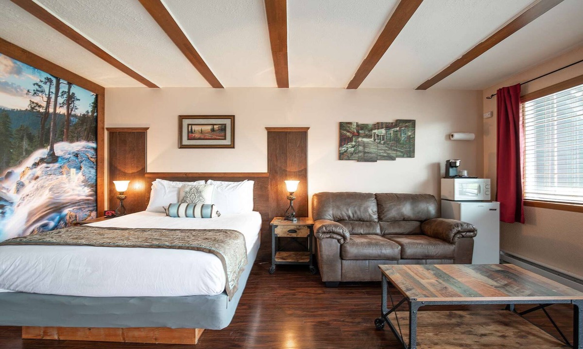 Ocean Shores Hotel | Sandpiper - Queen Studio Room at Wanderlust Inn, Pet Friendly