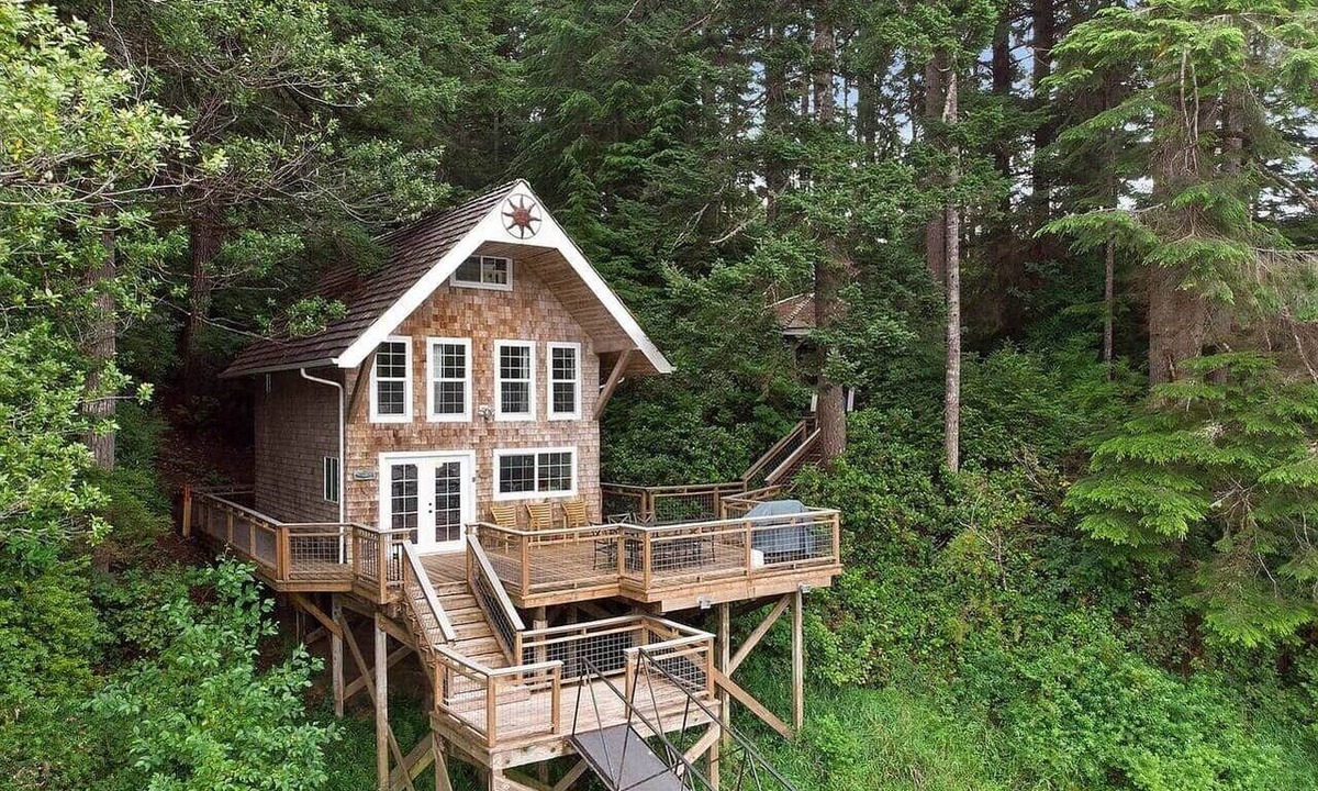 Lakeside House | Scenic and relaxing Lake Cottage with Views