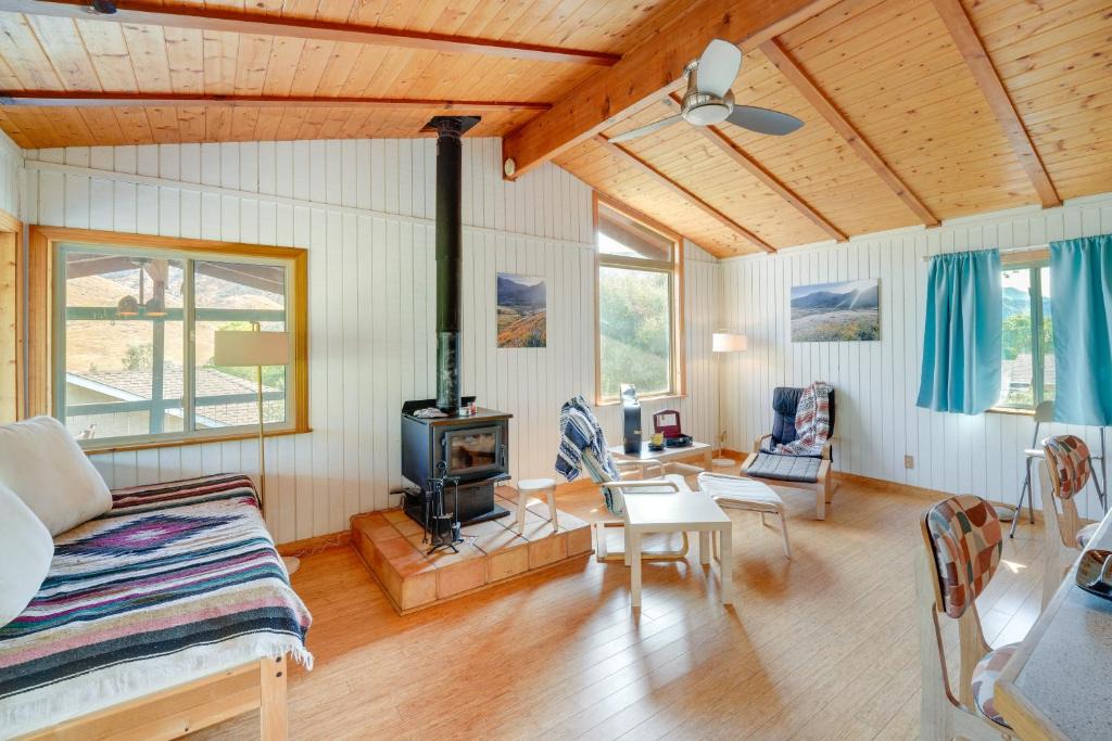 Kernville House | Scenic Kernville Getaway w/Deck & Mountain Views!