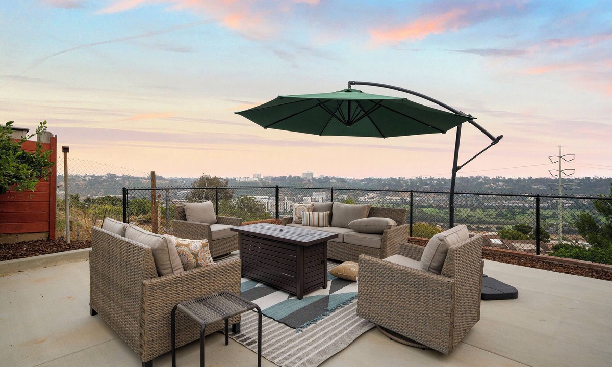 Linda Vista House | Scenic Oasis: King Bed Suite & Panoramic Views & Ultra Fast Fiber WiFi