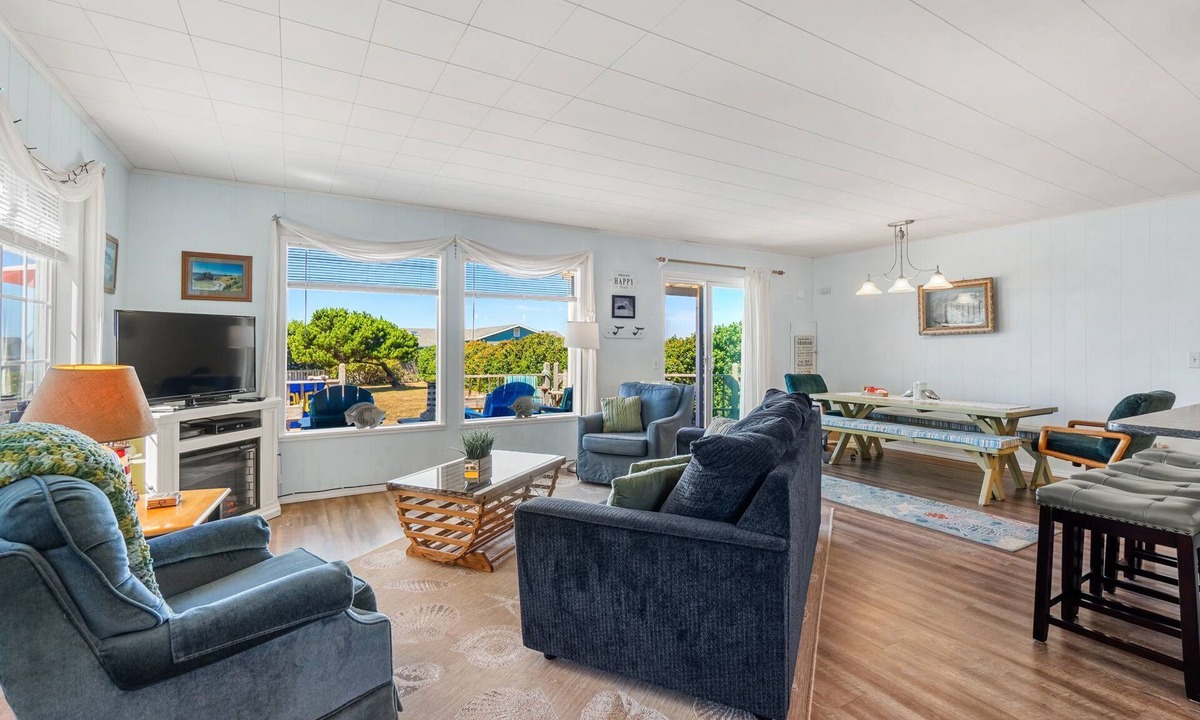 Smith River House | Sea Dreamer Cottage | Steps to Beach | Smith River