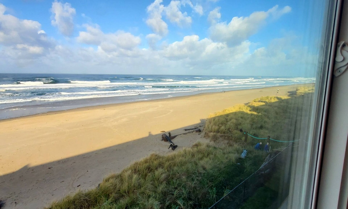 Lincoln City Condo | Sea Gypsy Condo Front Row Seat to Sunsets, Beach, Summer Fun Swimming pool, BBQ