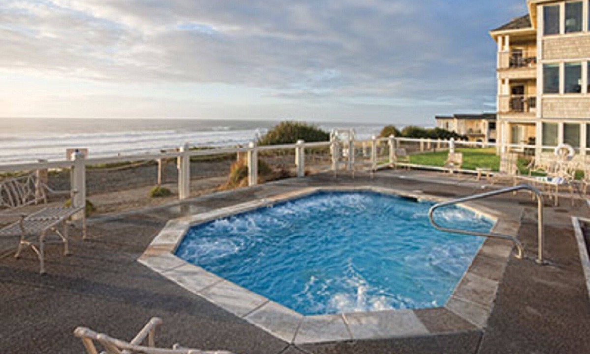 Gleneden Beach Resort | Sea-stacks rise from the misty ocean!