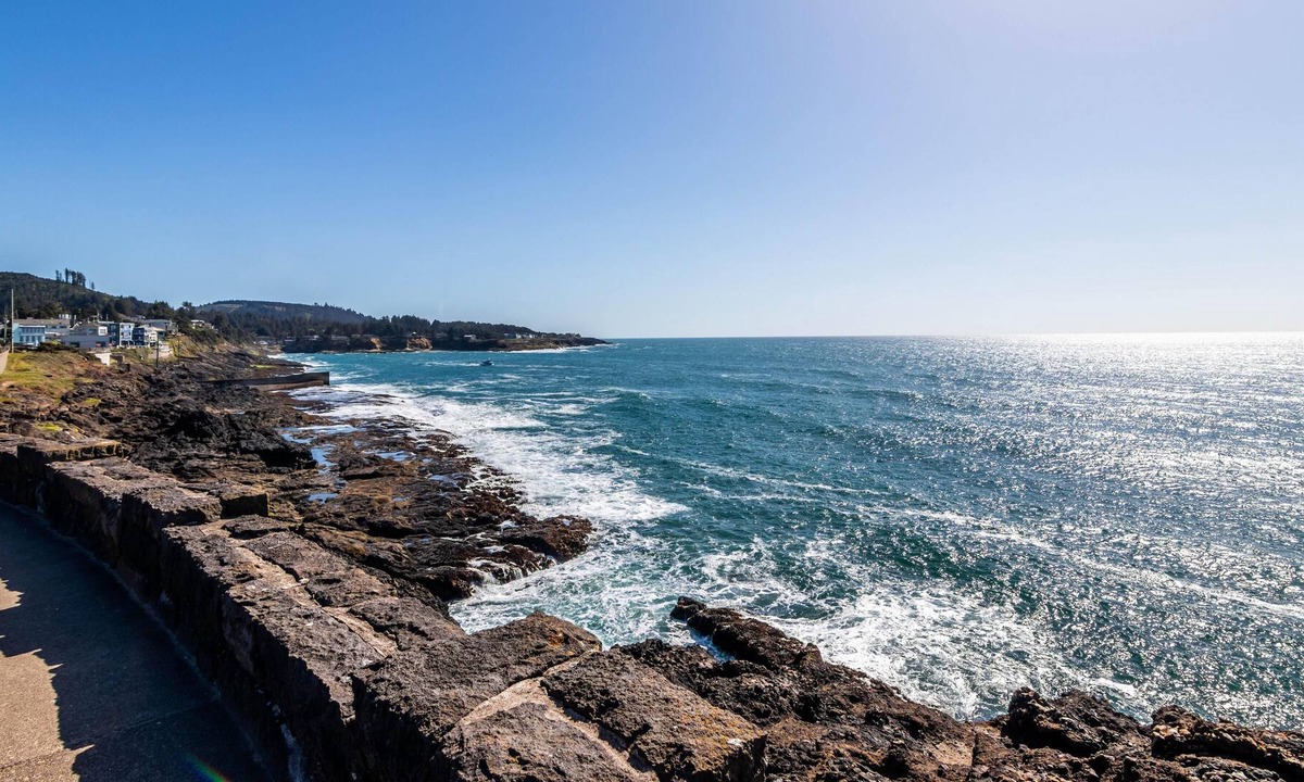 Lincoln Beach House | Seaglass Cottage