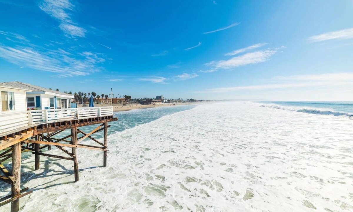 North Pacific Beach Hotel | Seaside Haven Perfect for Relaxing Beach Getaways | Perfect for Couple