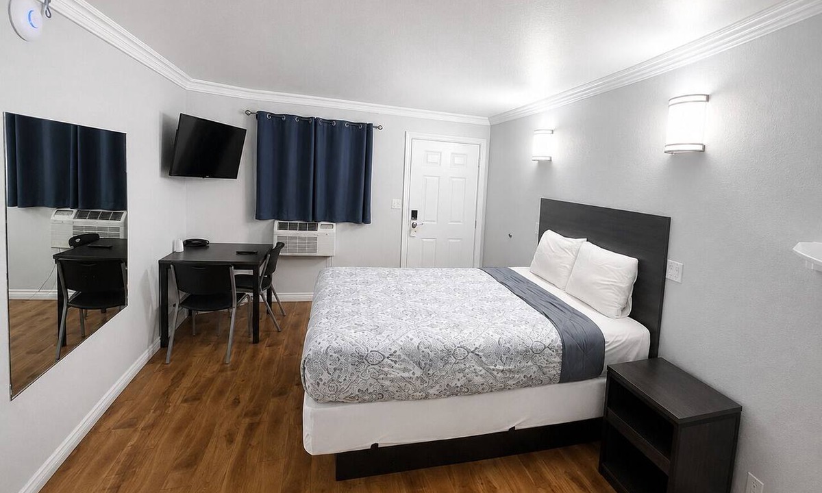 Mid City Hotel | Seaway Motel