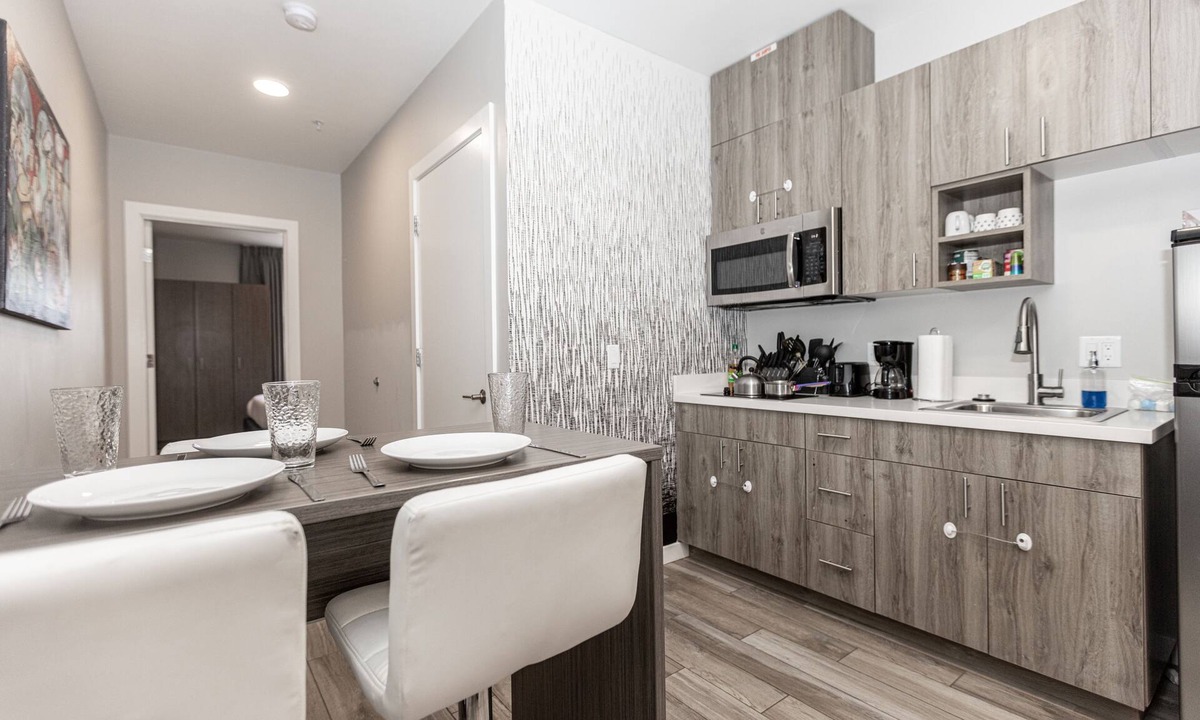 Old Town House | Seaworld 🐋 King Bed Suite w/WiFi, Cable, Parking - Discounts For Longer Stays