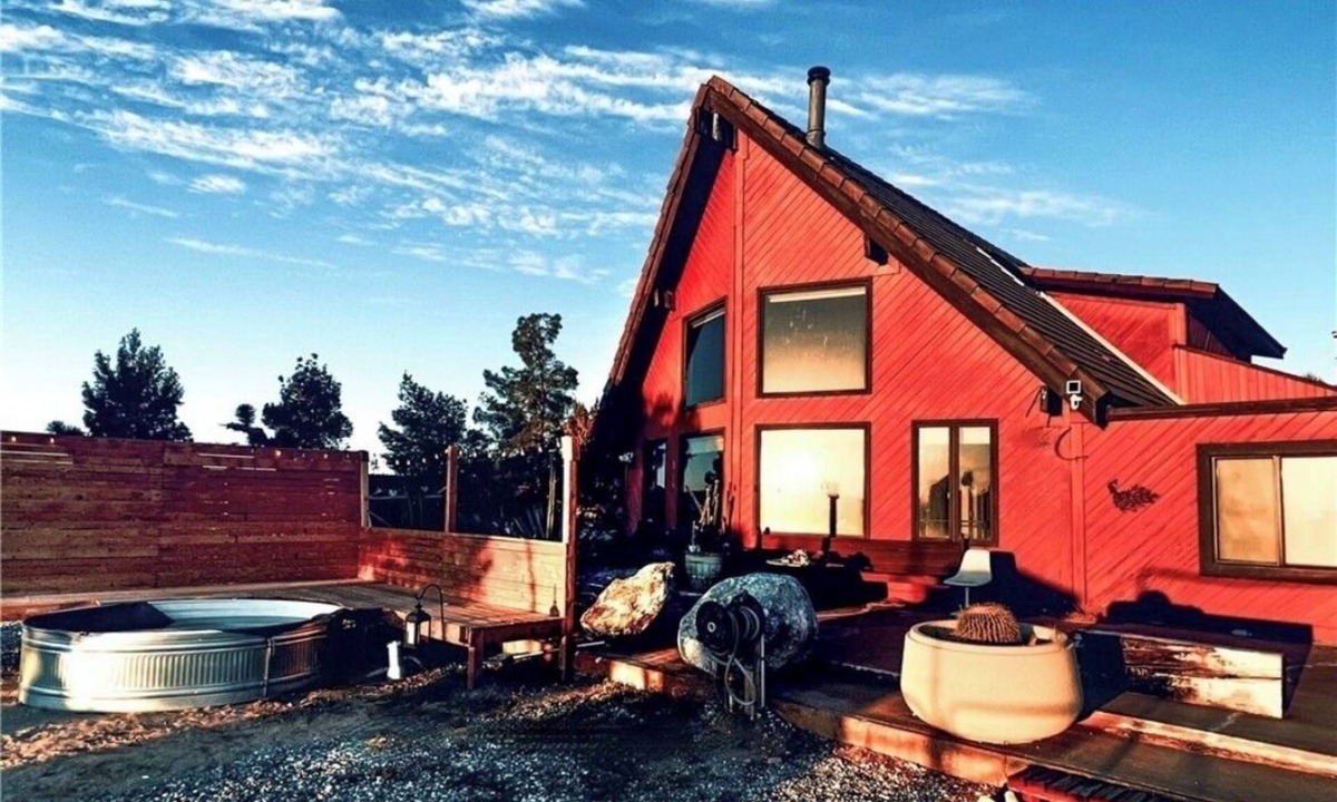 Yucca Valley House | Secluded Alpaca Ranch with Hot Tub & Scenic Views