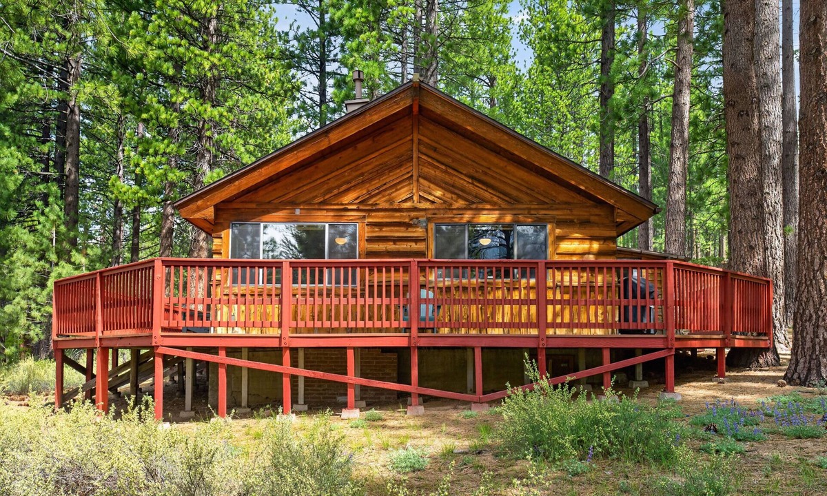 Black Bart House | Secluded Tahoe Cabin + Huge Deck & Modern Bath