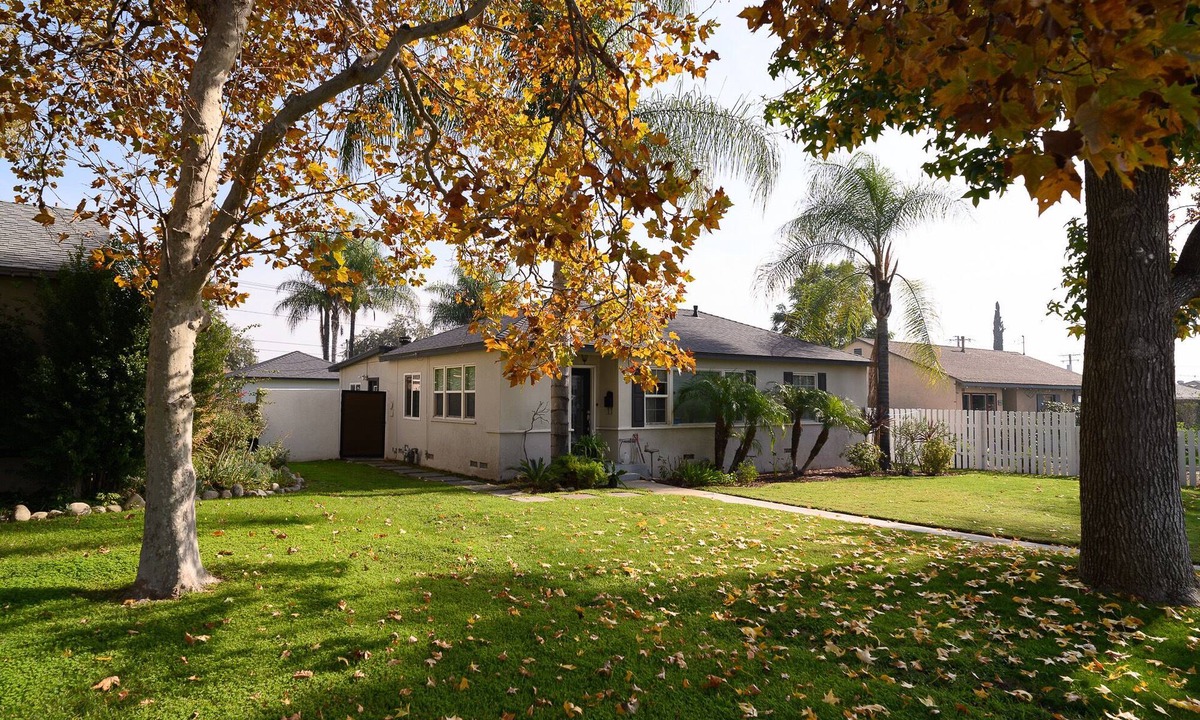 Upland House | Serene Bungalow Lush Garden Prime Location