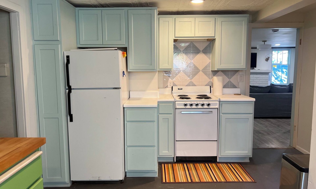 North End Apartment | Serene Neighborhood Near beach; Under 10 min. to hospitals, universities, & DT