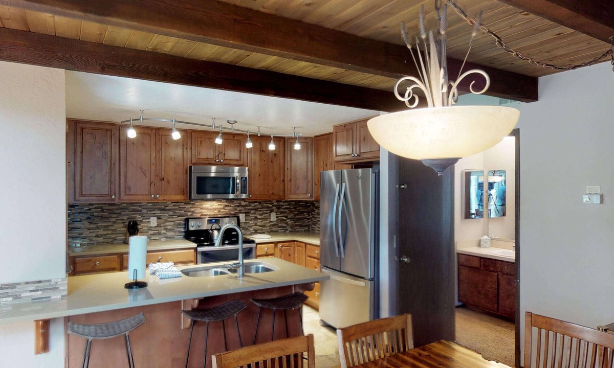 Tennis Village Condo | Serene Sunriver Lodge with Access to The Cove