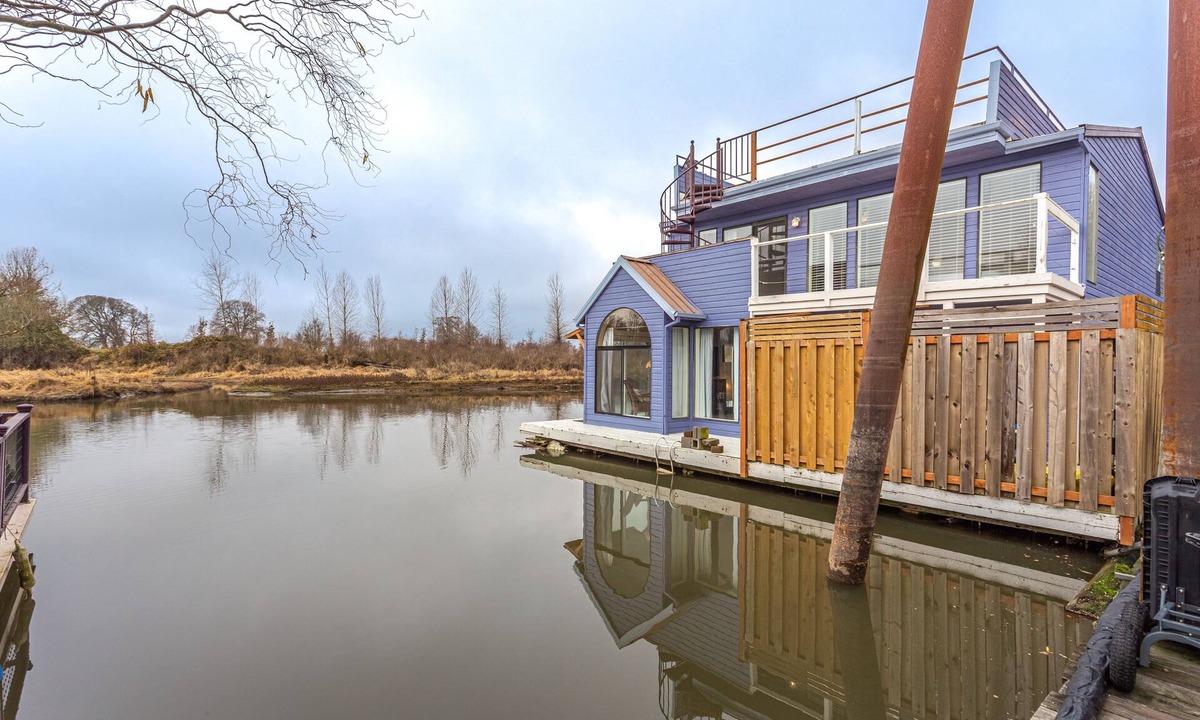 Vancouver House | Serenity Floating Home