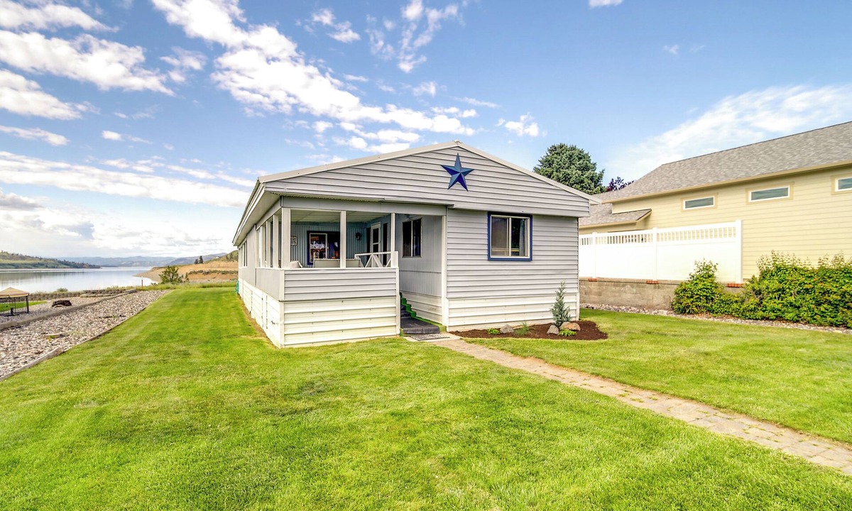 Davenport Cabin | Seven Bays Vacation Rental on Lake Roosevelt!