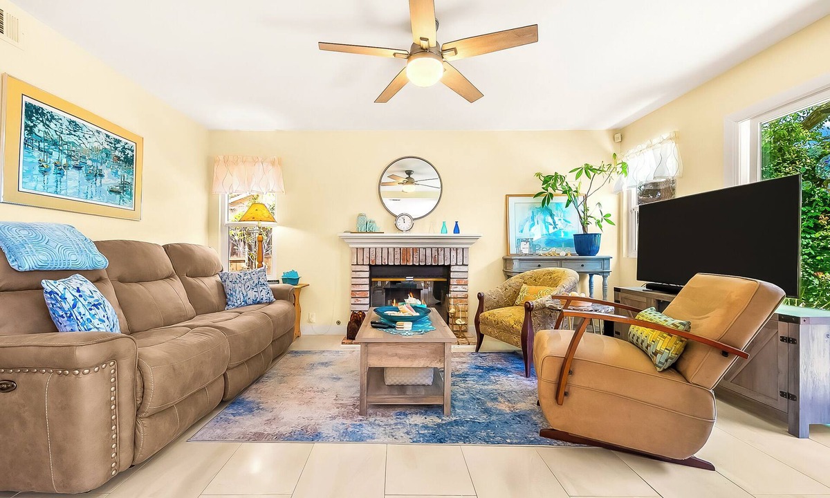 Guajome House | Short Drive to Beaches,Relax in Large Yard with AC!
