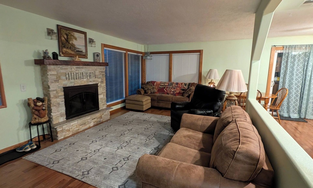 Lincoln Beach House | Short walk to the Beach! Beautiful Remodeled 4BR Home with large deck.