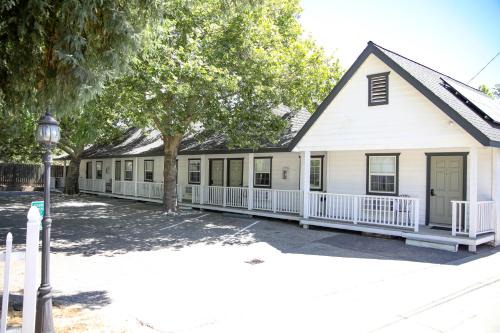 Grass Valley Hotel | Sierra Mountain Inn