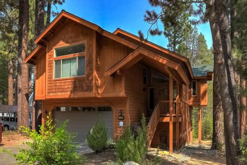 Black Bart House | Sierra Solace - Gas Fire Pit, BBQ & near Forest