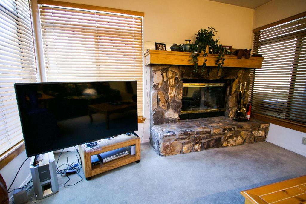 Mammoth Lakes Apartment | Silver Bear 18 Condo