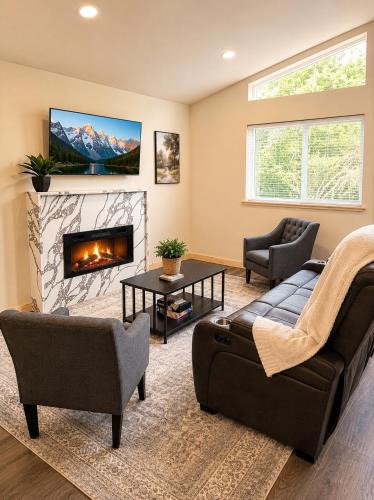 Paradise Estates House | Single Story Cottage with Hot Tub AC, Fire Pit