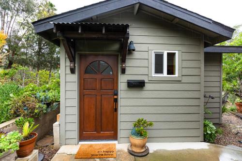 Fallbrook House | Sip, Golf & Unwind: Couple's Retreat in Fallbrook