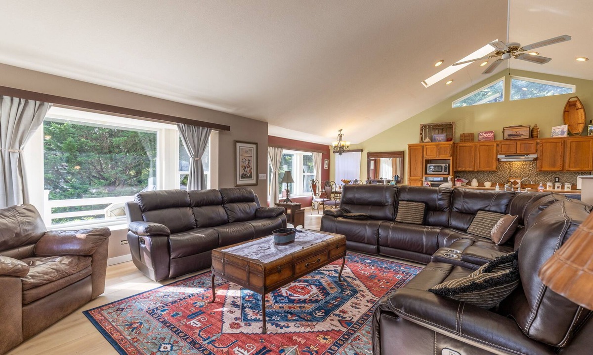 Florence House | Siuslaw River Retreat near Casino & Beach *Pets $