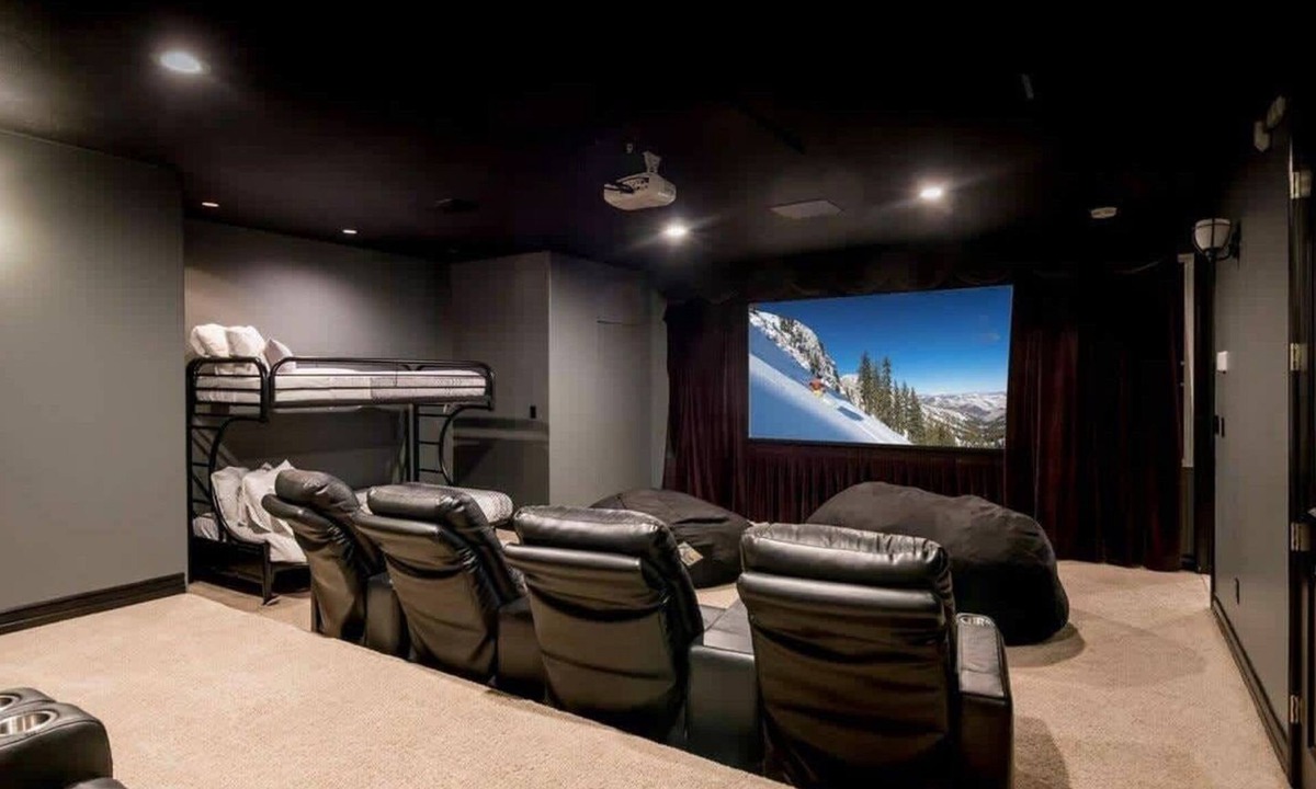 Millcreek House | Sleeps 25 A+Location*Pets *Theater *Hot tub*Games