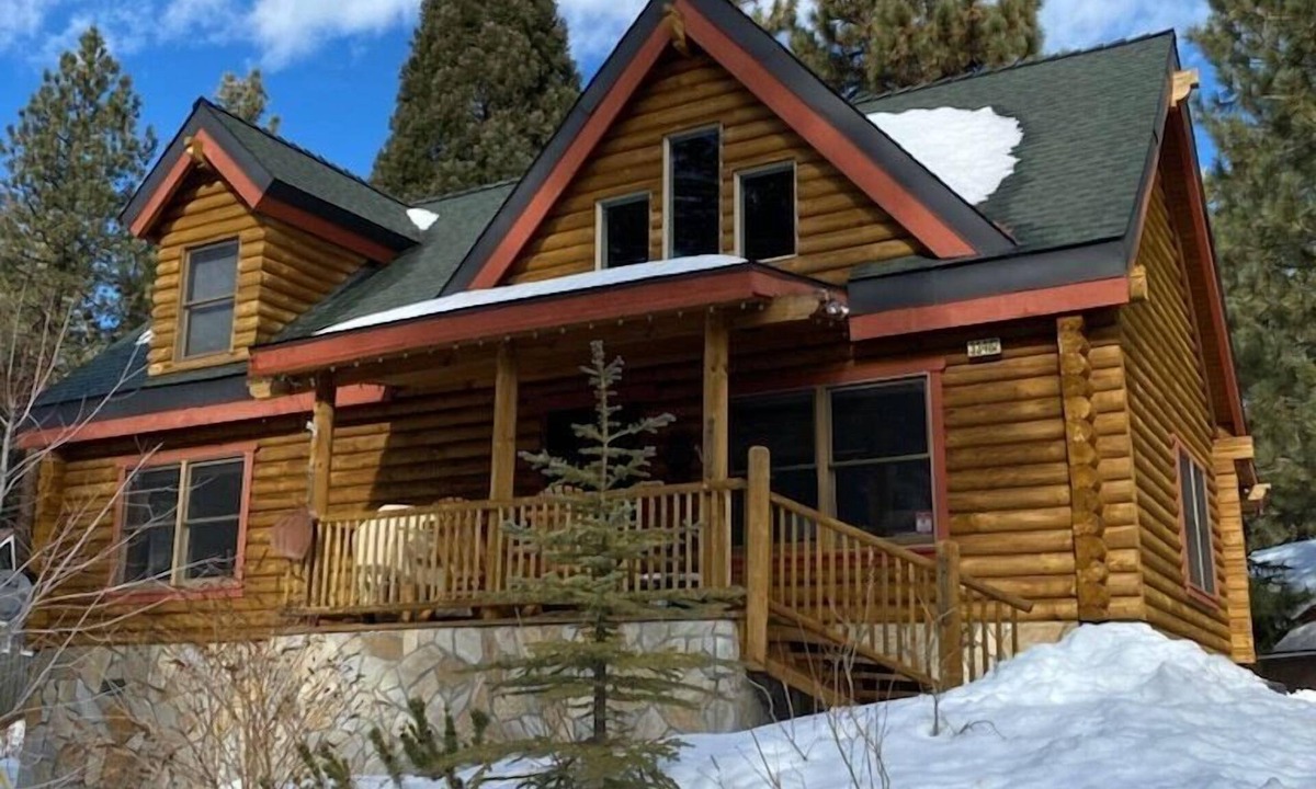 Green Valley Lake Cabin | SNOW PLAY LOG CABIN - Near Skiing! ASK ABOUT SPECIALS! Weekly or Book 4 Get 2