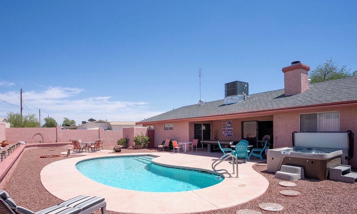 Lake Havasu City House | SNOWBIRD DISCNT! MONTHLY&WKLY Walk LONDON BR/TOWN 4+2 Heat Pool, HTub Cornhole!