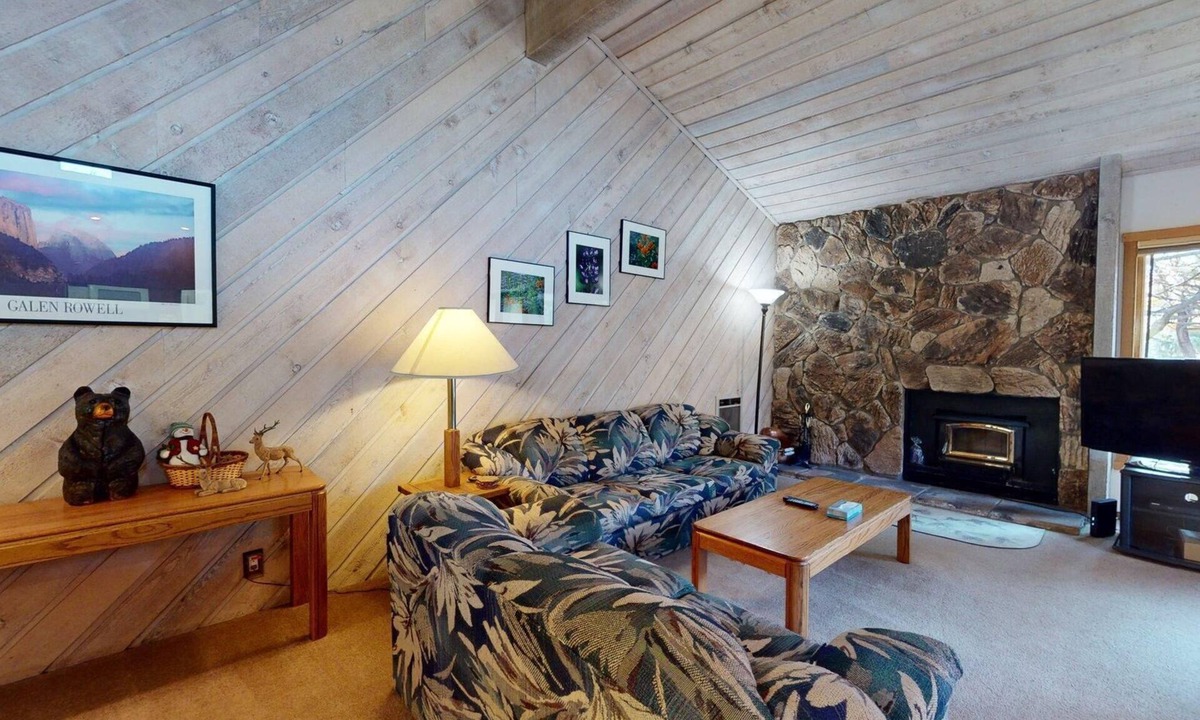 Mammoth Lakes Condo | Snowcreek Resort Vacation Rental 252