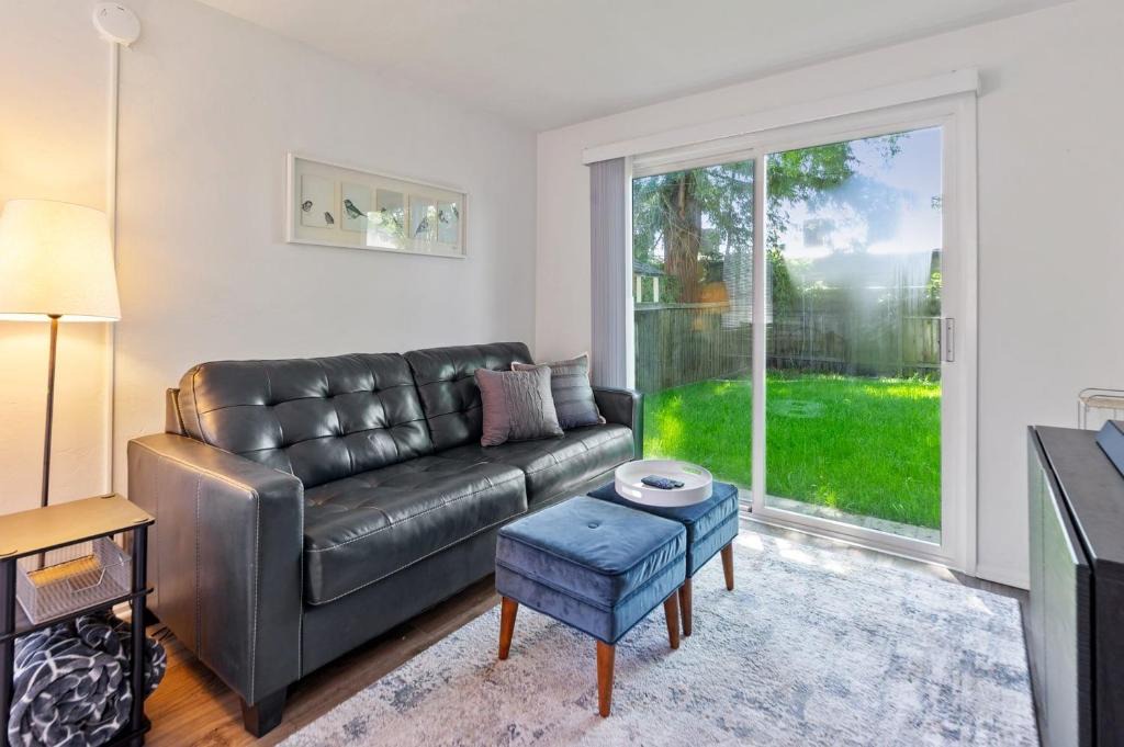 Market District Apartment | Snug Spot 70 - Close to Downtown & Autzen studio