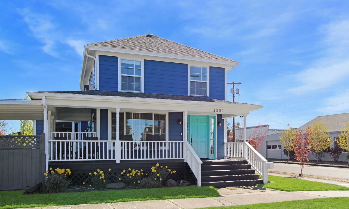 McMinnville House | Something Blue - Because You Deserve It!