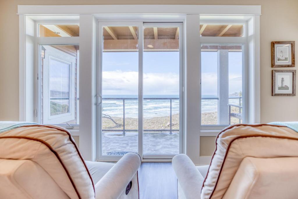 Newport House | Somewhere at the Beach