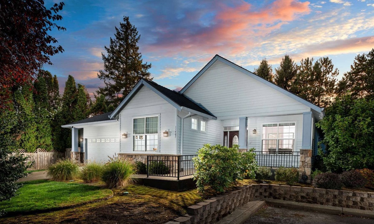 Greenburg House | Southwest Portland Single Level Wheelchair Accessible Home With Open Floor Plan With Ping Pong Table