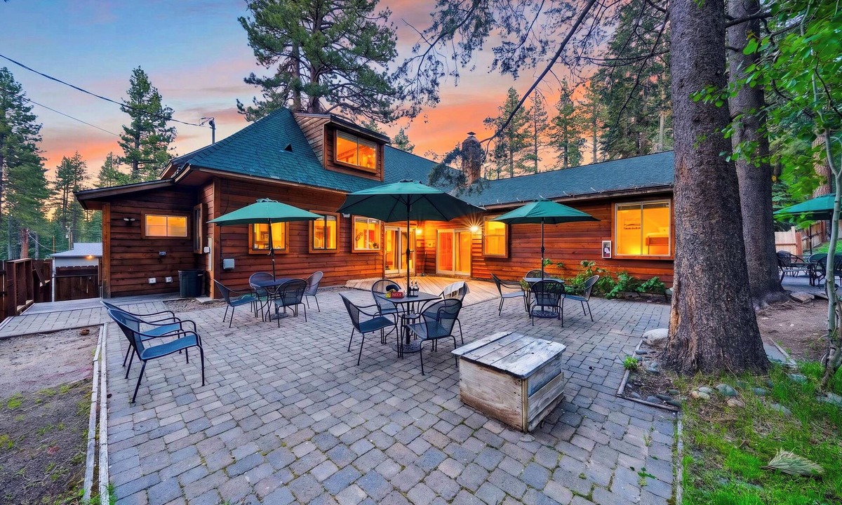 Tahoe Island House | Spa + Games + Patio Dining | Mins to Emerald Bay + Lake | Lakesong Lodge
