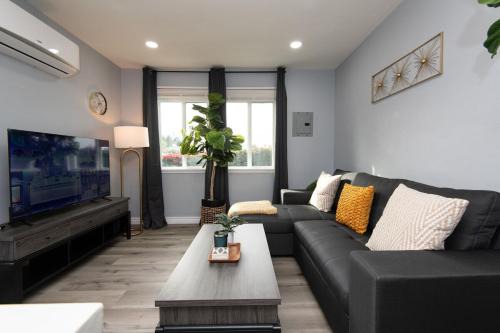 Los Angeles Apartment | Spacious 3 Bedroom 2 Bathroom Apartment with Free Onsite Parking