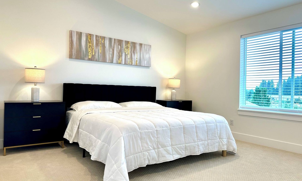Minnehaha House | Spacious 4-bedroom house with AC, WiFi in charming Vancouver