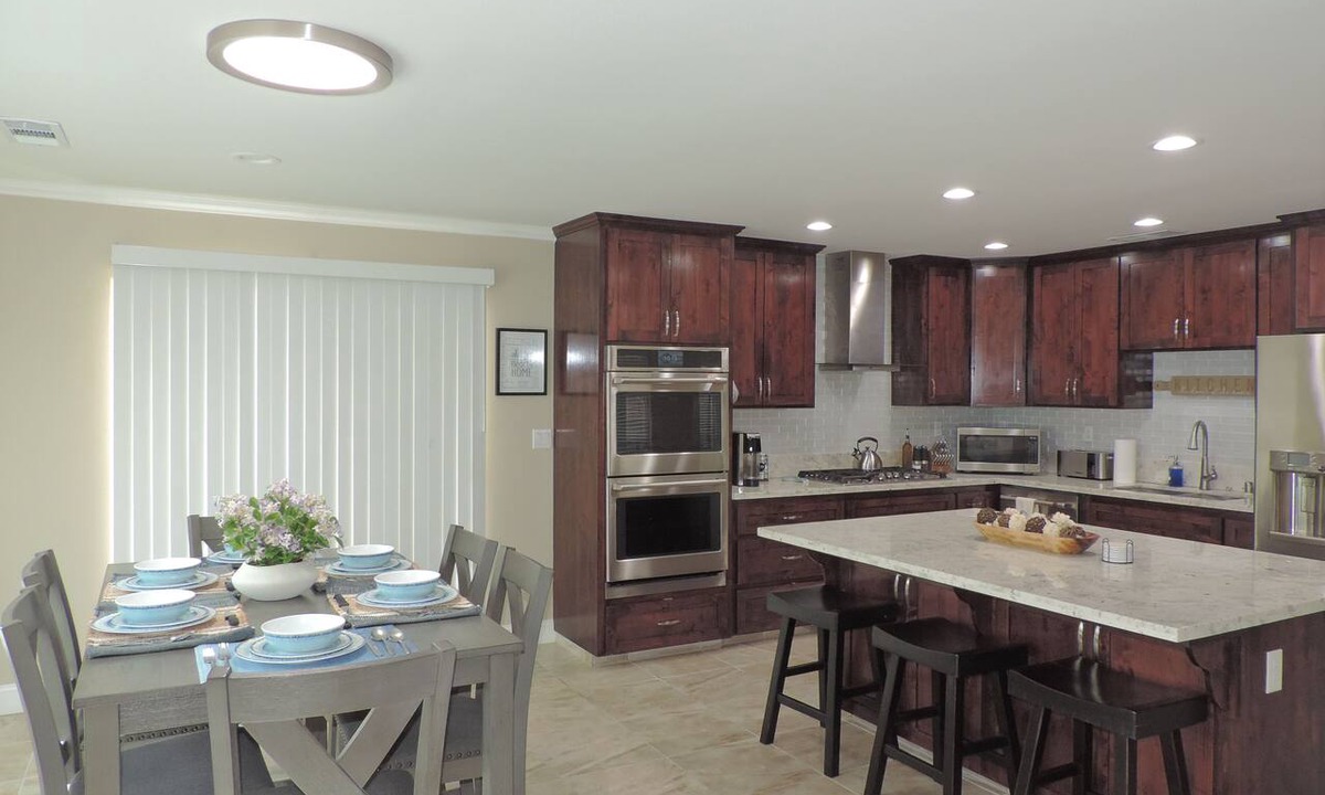 Clovis House | Spacious 4-bedroom house in tranquil Clovis with AC and gym