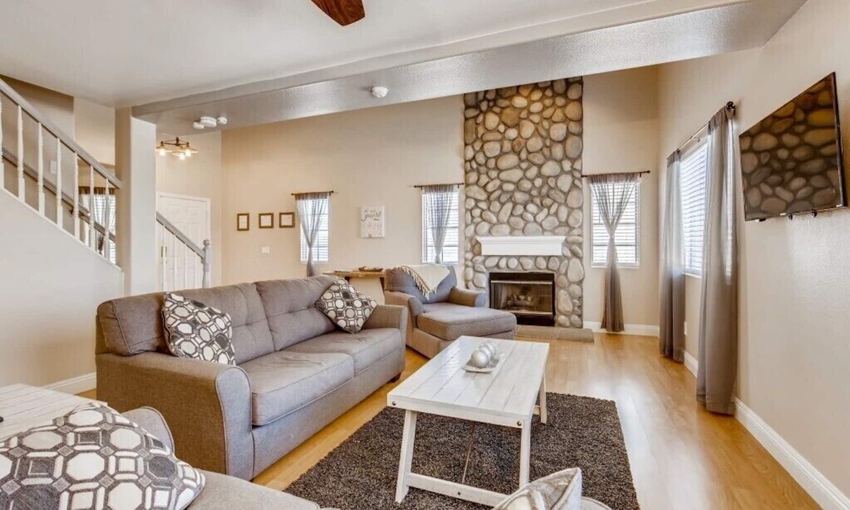 Las Vegas House | Spacious 4Bdr Entire Home with Pool & Spa, Outdoor Dining & 40’ RV Parking.