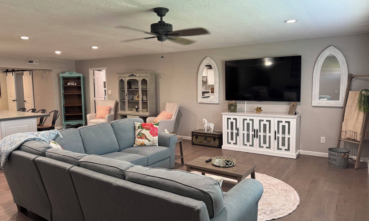 Yuma House | Spacious 5-bedroom house in beautiful Yuma with AC and sparkling pool