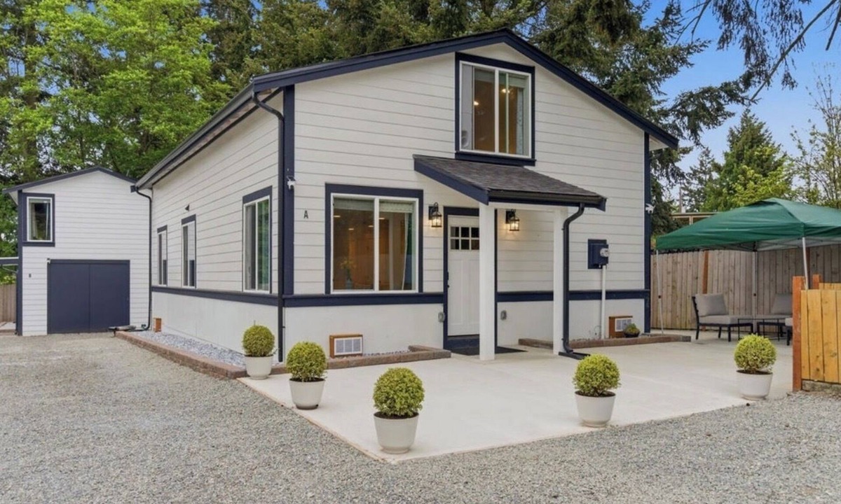 Burien House | Spacious 5BR Home Near Seattle & SeaTac - Parking