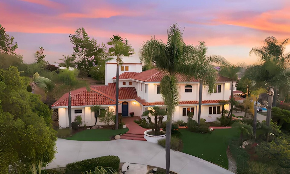 Bonsall House | Spacious 8-bedroom estate in San Diego wine country