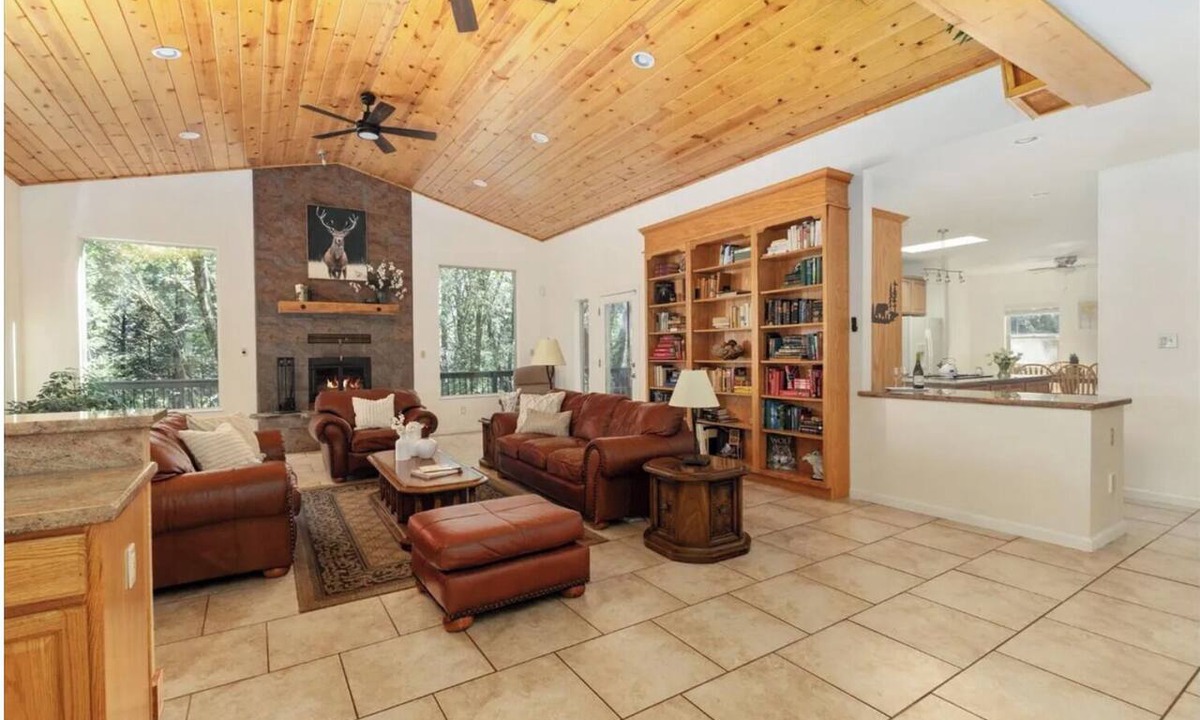 Glencoe Cabin | Spacious Arnold Retreat , Sleeps 18, 3 Private Acres