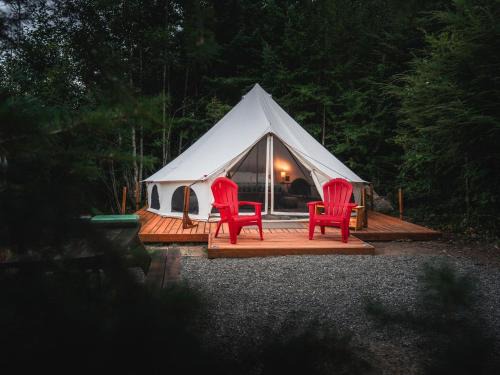 Carson Other | Spacious Bell Tent with Private Deck & Forest Access near Carson, Washington