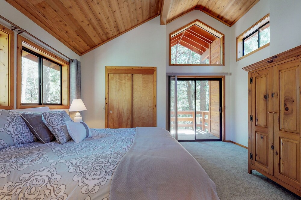 Idyllwild House | Spacious creekside home with wood fireplace & gas grill - near dining
