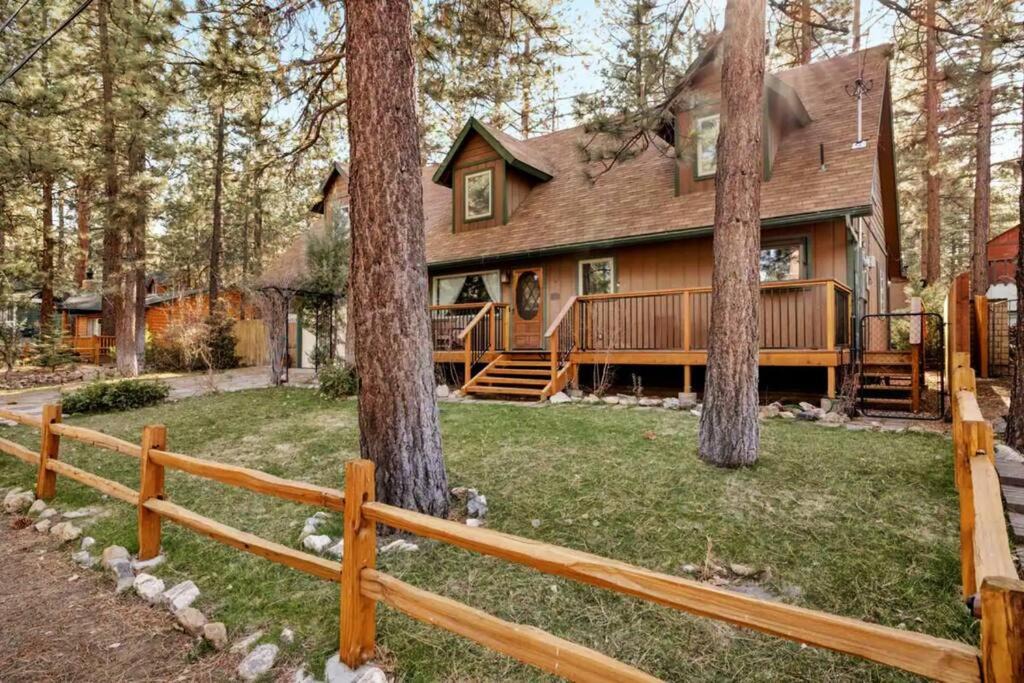 Big Bear Ski Chalet | Spacious, Private 3 bedroom Chalet with Hot Tub!