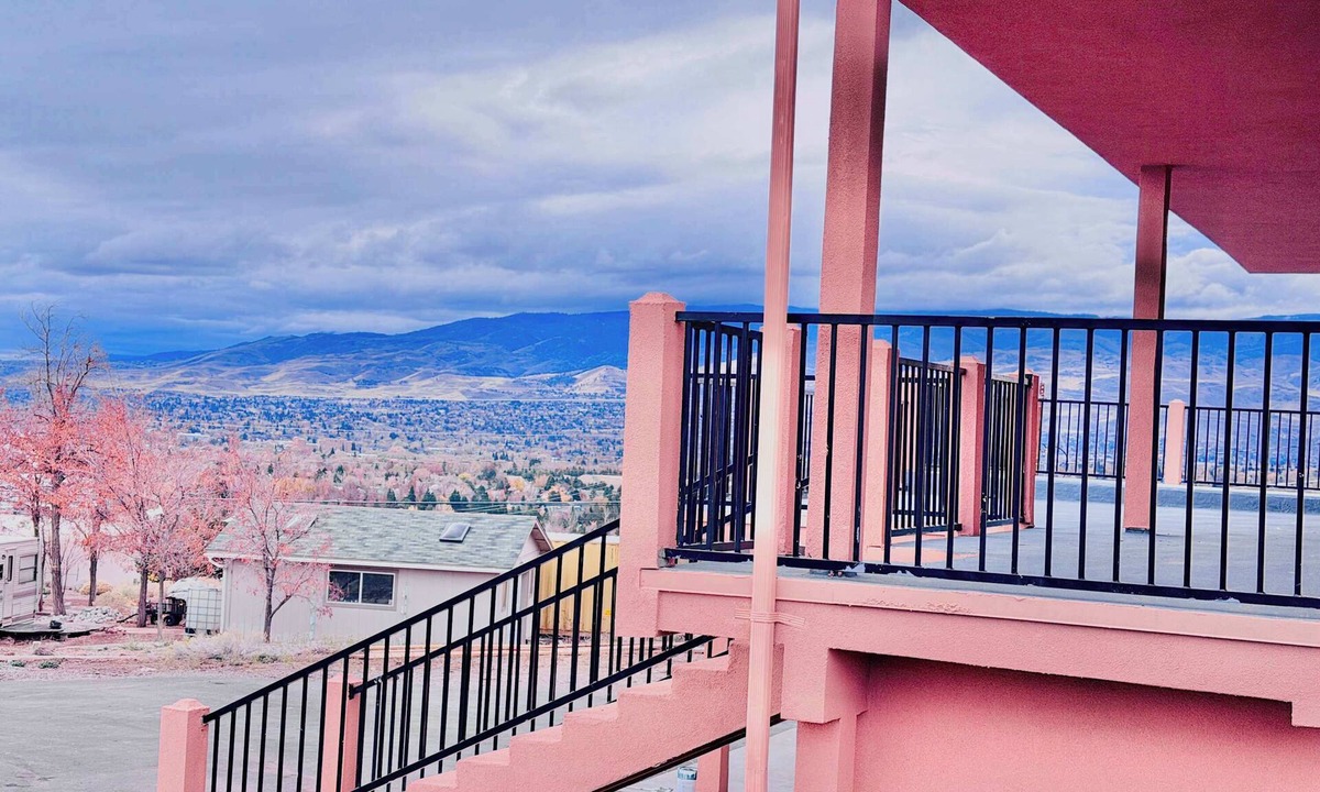 Northeast Reno House | Spacious Reno Home: 4 Bedrooms, Garage & 2 Kitchen