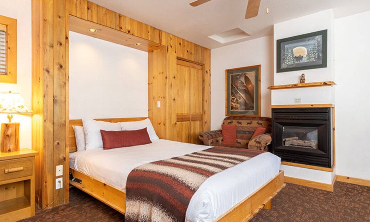Tahoya Shores Apartment | Spacious Studio | Red Wolf Lakeside Lodge