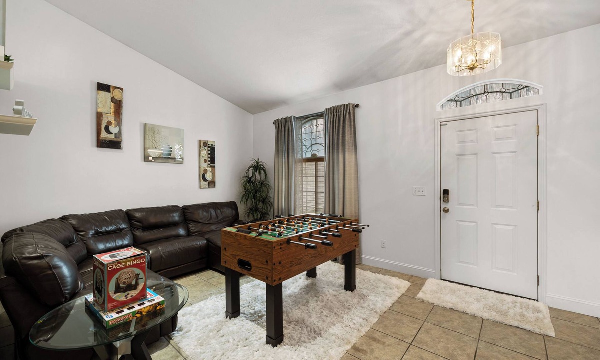 West Valley City House | Spacious Warm/cozy home-Salt Lake-Golf-Ski-hiking
