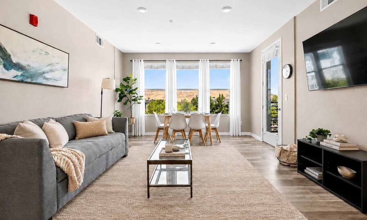 Sparks Apartment | Sparks Marina 2BR Mountain Views, Pool & Hot Tub
